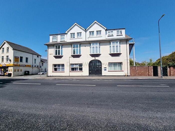 3 Bedroom Flat To Rent In Cardiff Road, Barry, Glamorgan., CF63