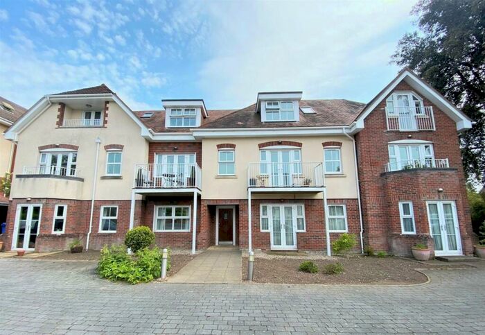 2 Bedroom Flat To Rent In St Peters Road, Poole, BH14