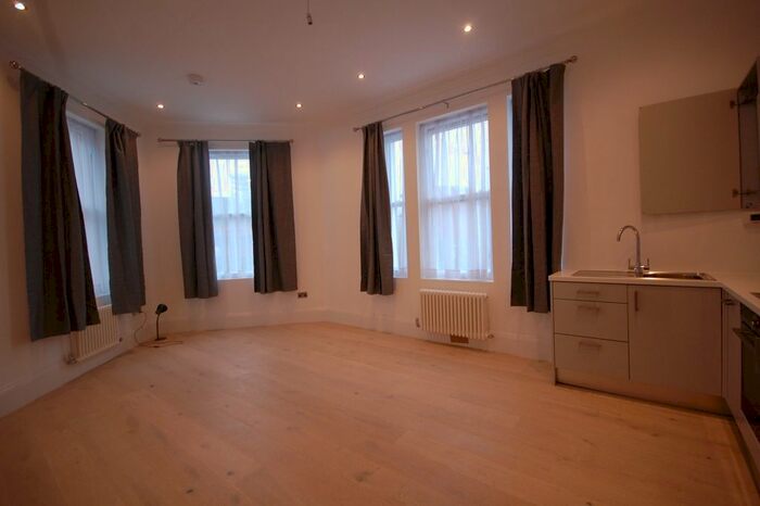 2 Bedroom Flat To Rent In Chiswick High Road, London, W4