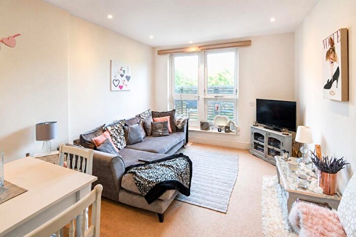 2 Bedroom Flat To Rent In High Street, Epsom, KT19