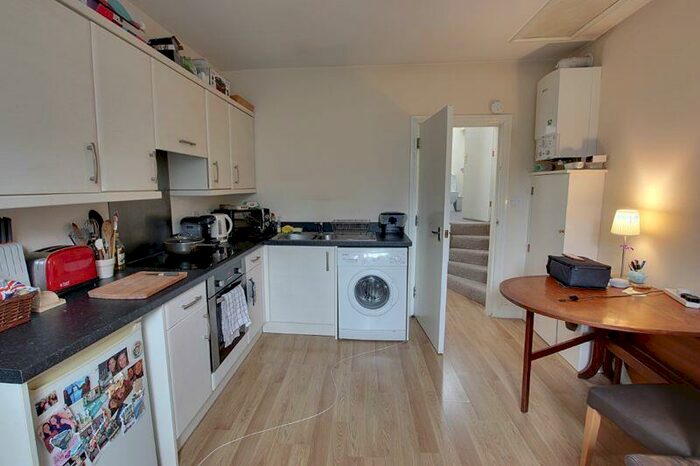 2 Bedroom Flat To Rent In Albion Terrace, Bath, BA1