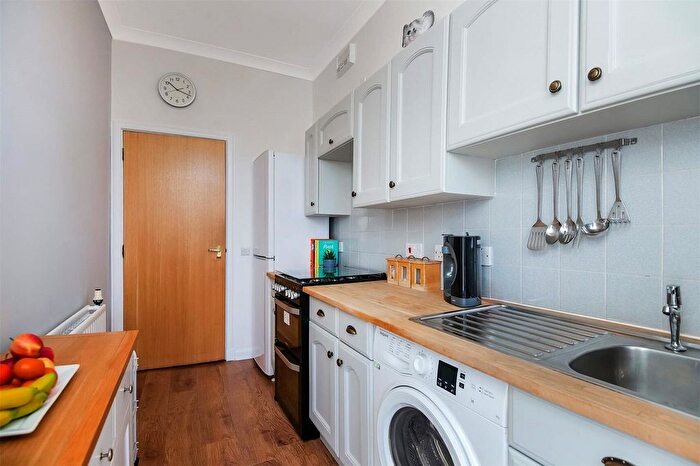 2 Bedroom Flat For Sale In Dumbarton Road, Partick, Glasgow, G11