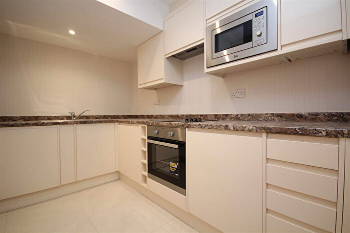 1 Bedroom Flat To Rent In North Acton Road, London, NW10