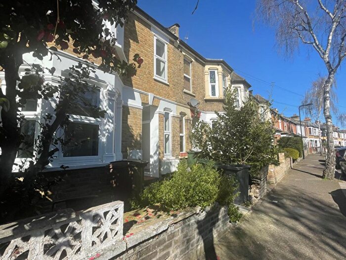 2 Bedroom Flat To Rent In Scotts Road, Leyton, London, E10