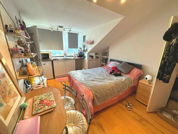 Studio To Rent In Hamilton Gardens, London, NW8