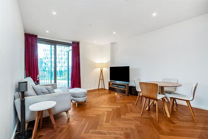 2 Bedroom Flat For Sale In Ambassador Building, Embassy Gardens, New Union Square, Nine Elms London, SW11