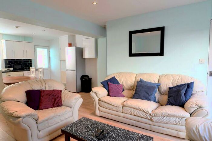 6 Bedroom Detached House To Rent In Edinburgh Road, Brighton, BN2