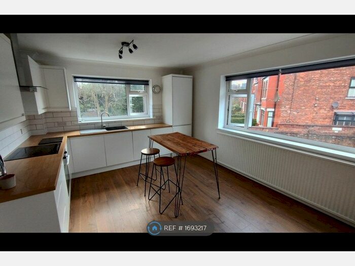 2 Bedroom Flat To Rent In Thornton Court, Manchester, M16