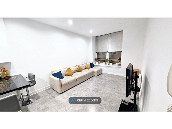 2 Bedroom Flat To Rent In Mcilroys Building, Reading, RG1