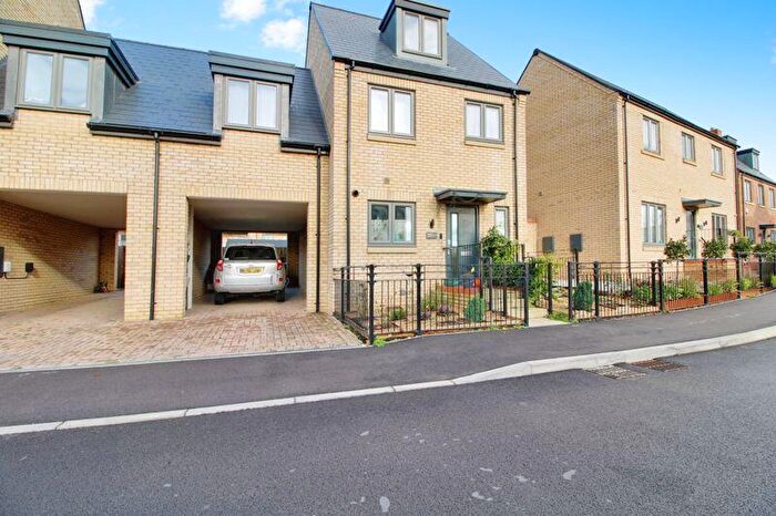 4 Bedroom Link Detached House For Sale In Gedney Way, St. Neots, PE19