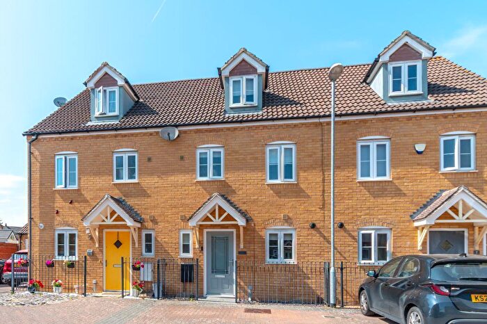 3 Bedroom Terraced House For Sale In Ribston Close, Bedford, MK41