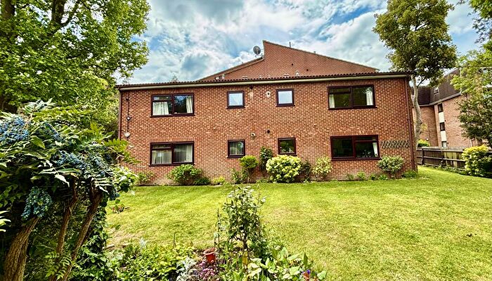 1 Bedroom Apartment For Sale In Holmoaks House, Bromley Road, Beckenham, BR3