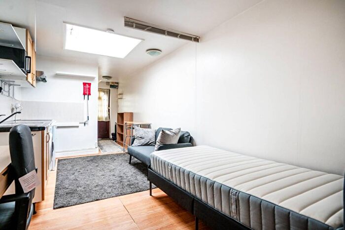 Studio To Rent In Gibbon Road, Kingston, Kingston Upon Thames, KT2