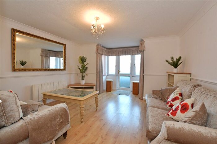 1 Bedroom Flat For Sale In Sun Street, Billericay, Essex, CM12