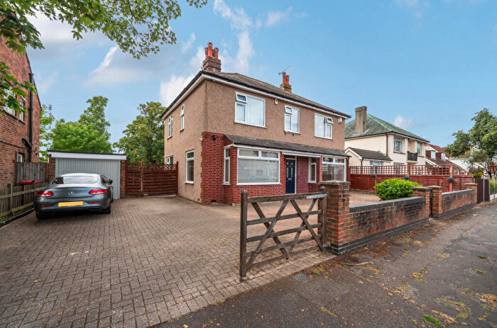 4 Bedroom Detached House For Sale In Pitts Road, Slough, Berkshire, SL1
