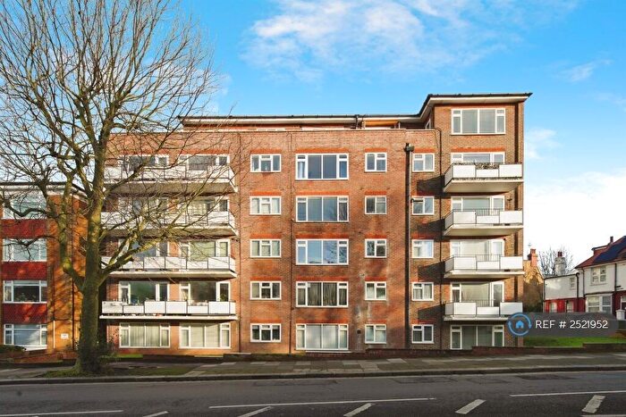 2 Bedroom Flat To Rent In Richmond Court, Hove, BN3