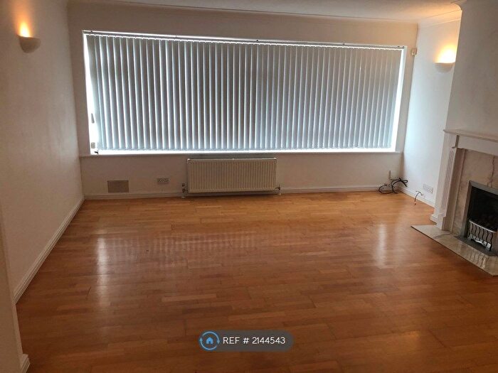 2 Bedroom Maisonette To Rent In Chalfont Avenue, Amersham, HP6