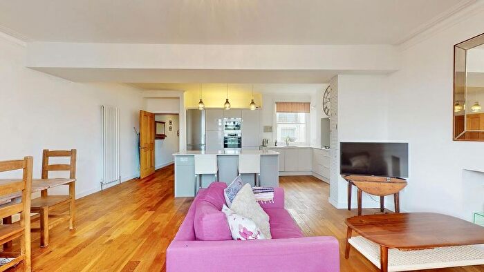 2 Bedroom Flat To Rent In Lower Richmond Road, SW15