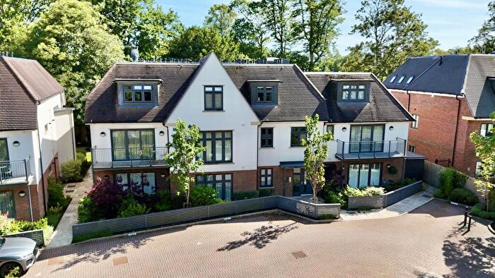 2 Bedroom Flat For Sale In Lymington Road, Highcliffe On Sea, BH23