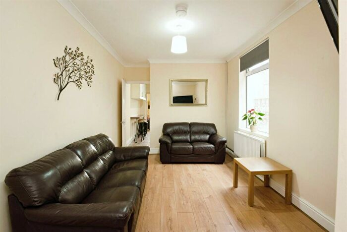 6 Bedroom Terraced House To Rent In Monthermer Road, Cardiff, CF24