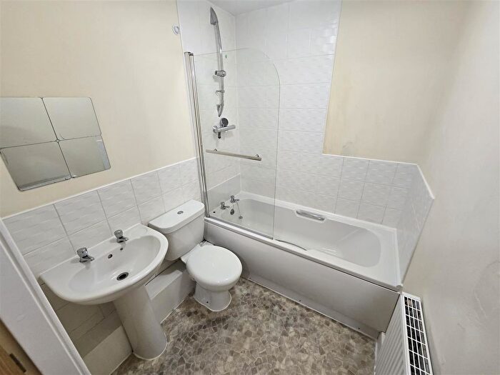 2 Bedroom Flat To Rent In Reed Close, Farnworth, Bolton, BL4