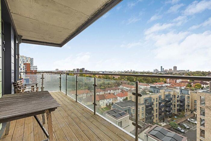 2 Bedroom Flat For Sale In Hatton Road, Ealing, HA0