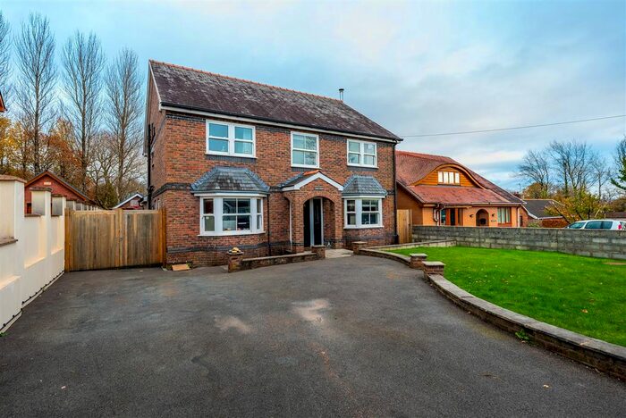 5 Bedroom Detached House For Sale In Erw Las, Llwynhendy, Llanelli, SA14