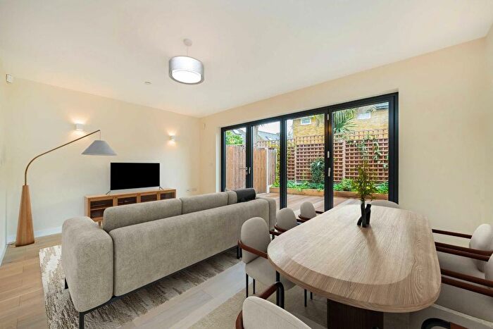 3 Bedroom Terraced House For Sale In Southfields Road, Wandsworth, SW18