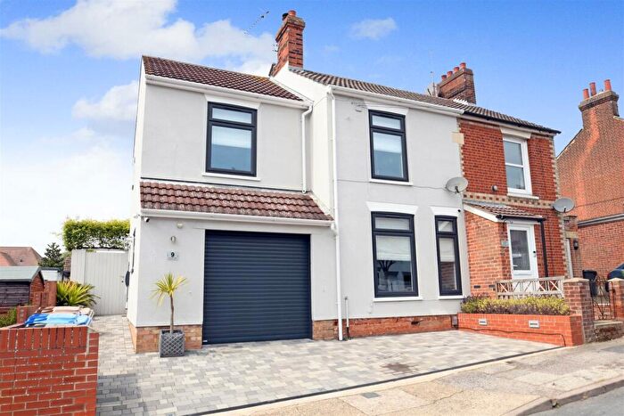 3 Bedroom Semi-Detached House For Sale In Waveney Road, Ipswich, IP1
