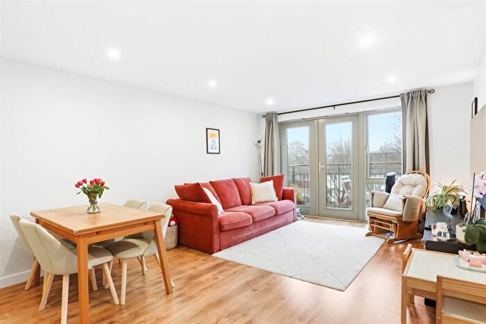 2 Bedroom Flat For Sale In Sydney Road, Sutton, SM1