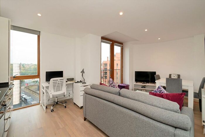 1 Bedroom Flat For Sale In Highgate Road, Kentish Town, NW5
