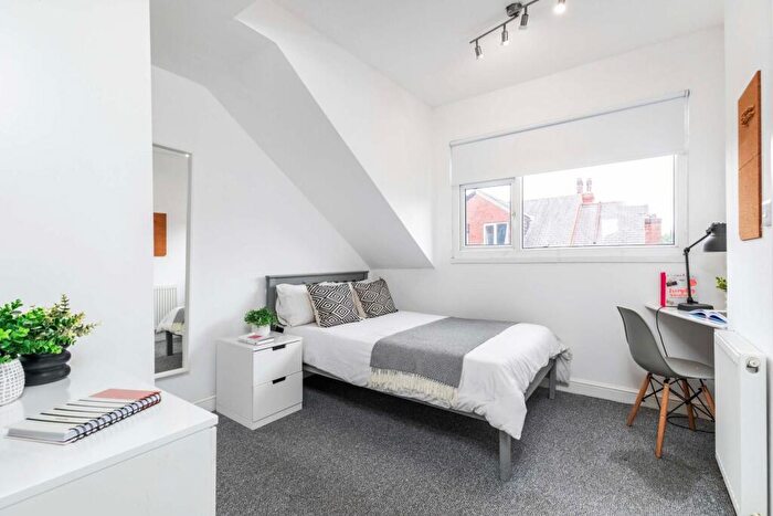 4 Bedroom House To Rent In Brudenell Road, Leeds, LS6