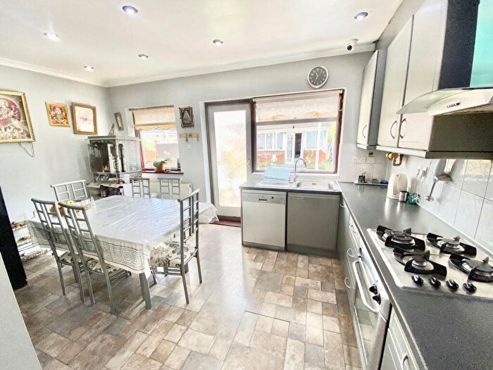 4 Bedroom Terraced House For Sale In Eton Grove, Kingsbury, London, NW9