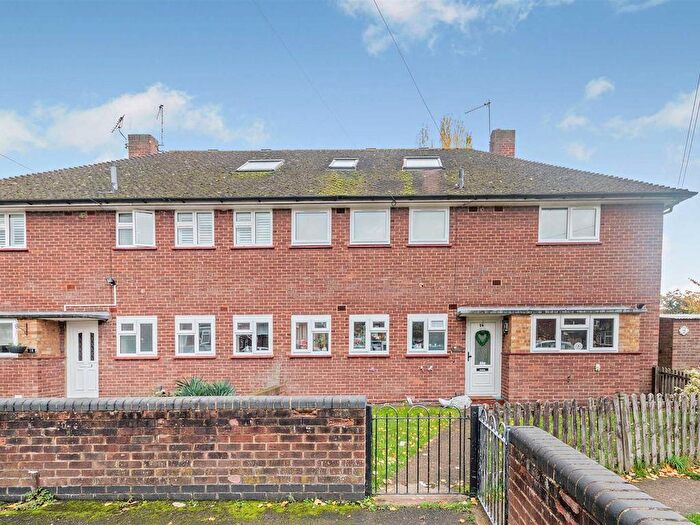 3 Bedroom Flat For Sale In Heather Close, Uxbridge, UB8