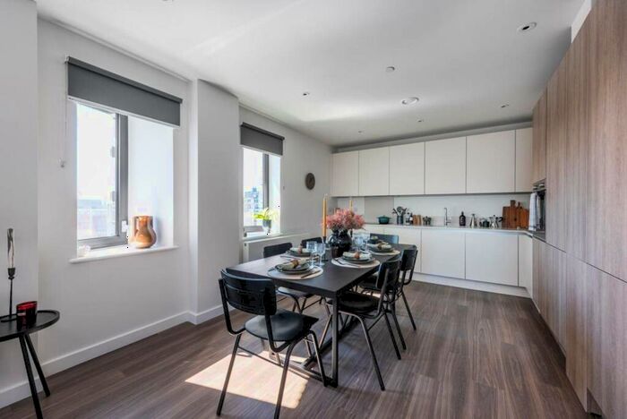 3 Bedroom Flat To Rent In College Road, Croydon, CR0