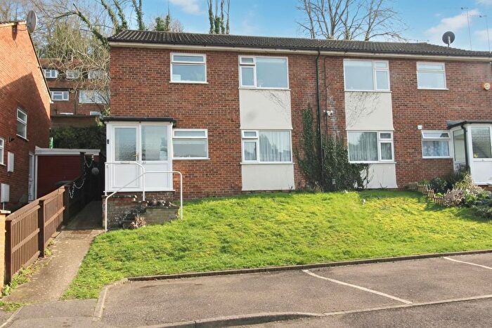 2 Bedroom Flat For Sale In Milldun Way, High Wycombe, HP12