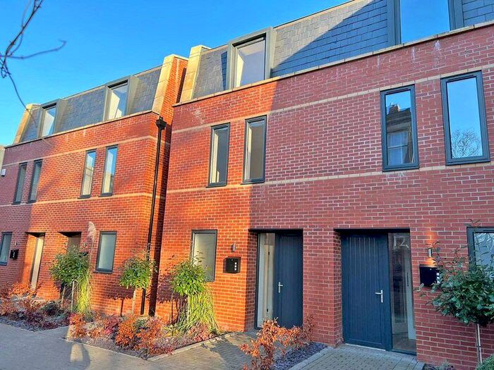 4 Bedroom Semi-Detached House To Rent In The Curve, Welholme Avenue, Grimsby, DN32