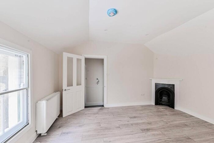 1 Bedroom Flat To Rent In Randolph Road, , Walthamstow Village, London, E17