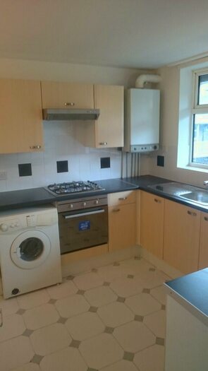 3 Bedroom Flat To Rent In Gough Walk, London, E14