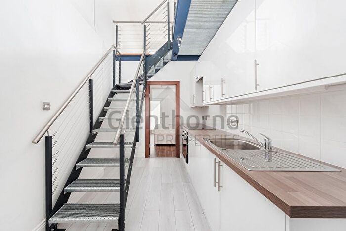 2 Bedroom Flat To Rent In Munster Road, London, SW6