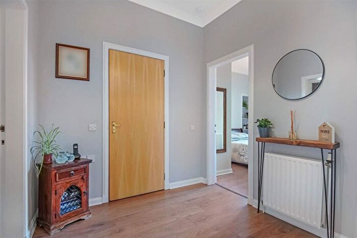 2 Bedroom Flat For Sale In Dumbarton Road, Partick, Glasgow, G11