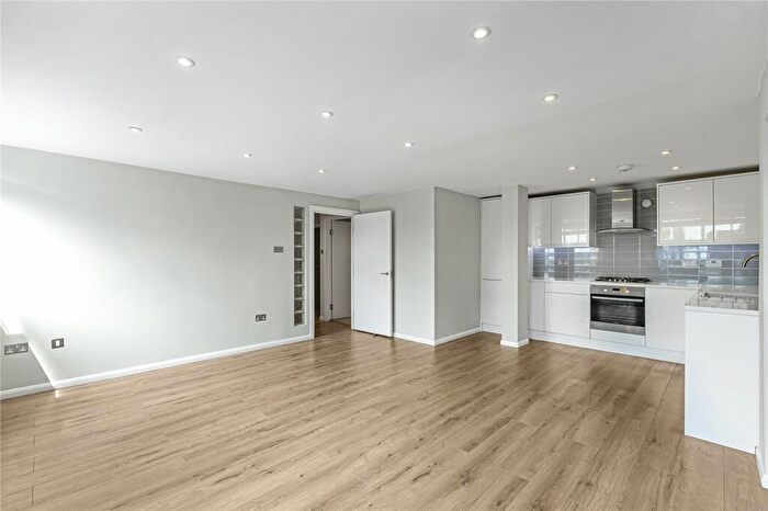 2 Bedroom Apartment To Rent In Dove Road, London, N1