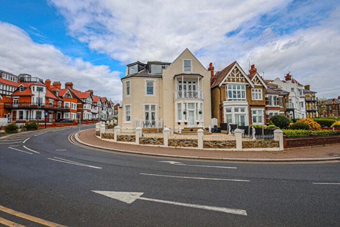 1 Bedroom Apartment For Sale In Westcliff Parade, Westcliff-on-sea, SS0