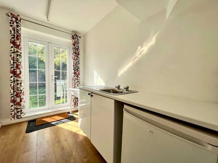 2 Bedroom Detached House To Rent In Marlborough Avenue, Hessle, HU13