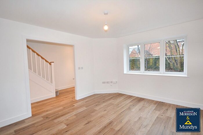 3 Bedroom Semi-detached House For Sale In Hutchinson Road, Newark, NG24