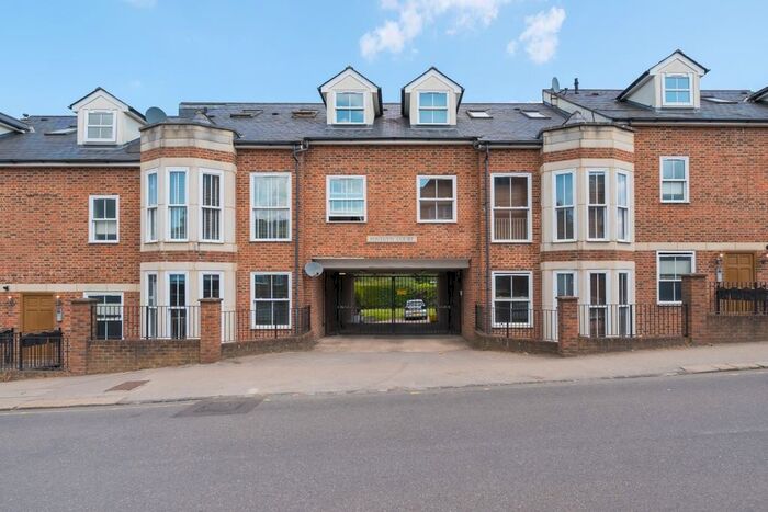 2 Bedroom Flat To Rent In Lesbourne Road, Reigate, RH2