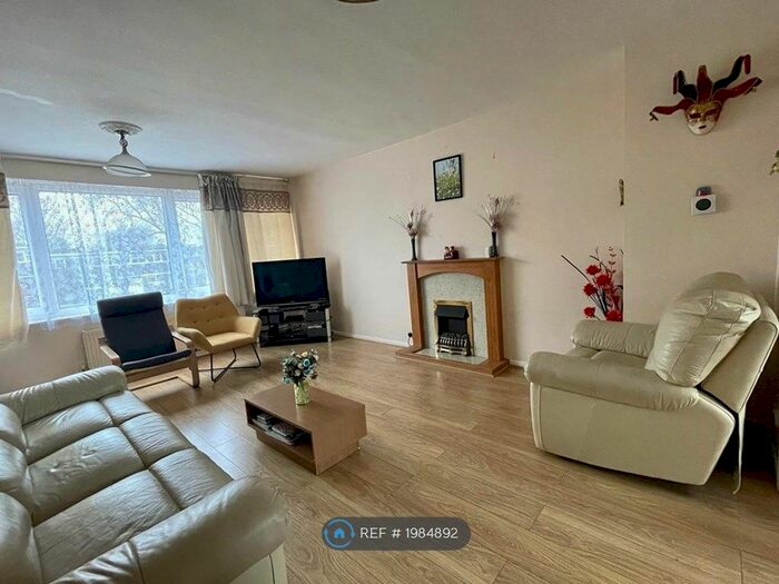 4 Bedroom Terraced House To Rent In Bracewood Gardens, Croydon, CR0