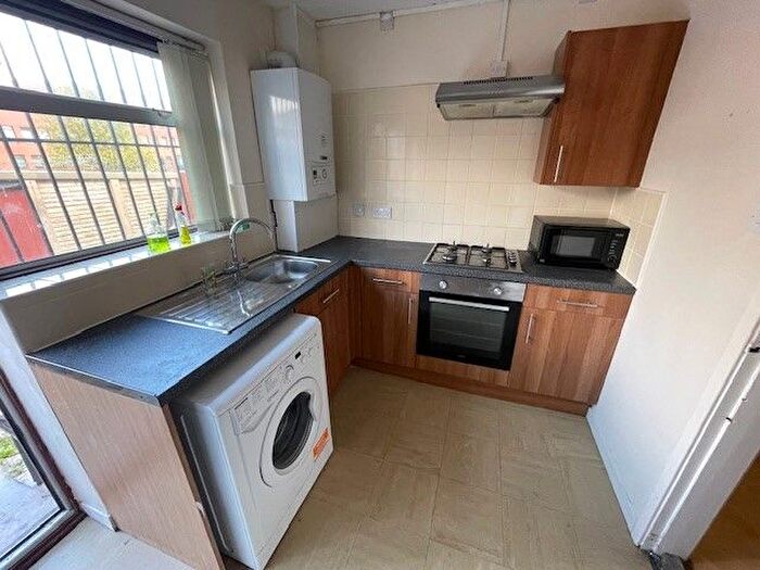 4 Bedroom Semi-detached House To Rent In Smithdown Road, Liverpool, L7