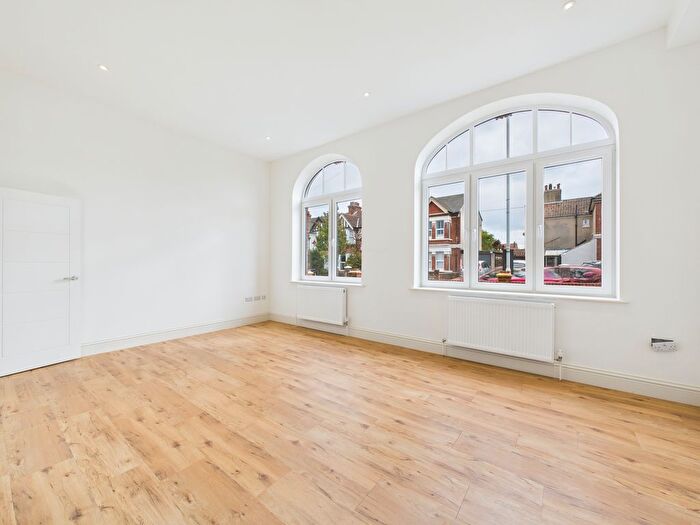 2 Bedroom Flat To Rent In Northcourt Road, Worthing, BN14