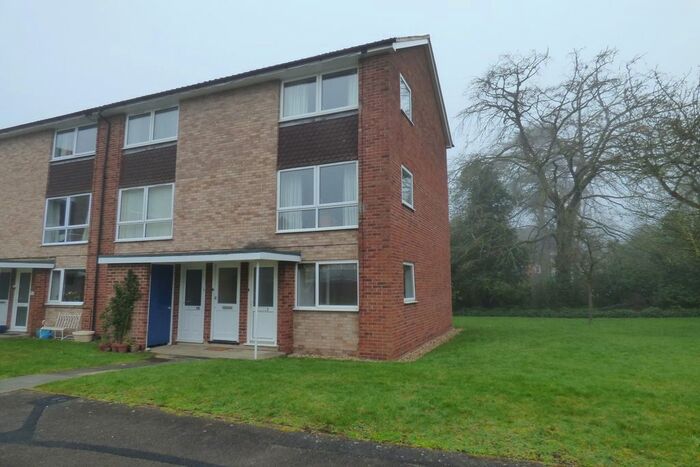 2 Bedroom Maisonette To Rent In Liebenrood Road, Reading, RG30
